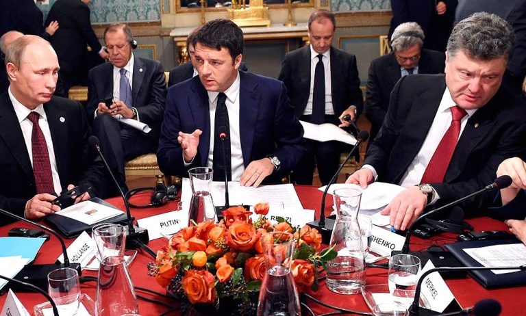 Putin varnar Poroshenko för att inte följa Minsk-avtalet