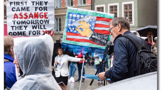 Tal 4 juli: Frige visselblåsarna Julian Assange och Chelsea Manning!