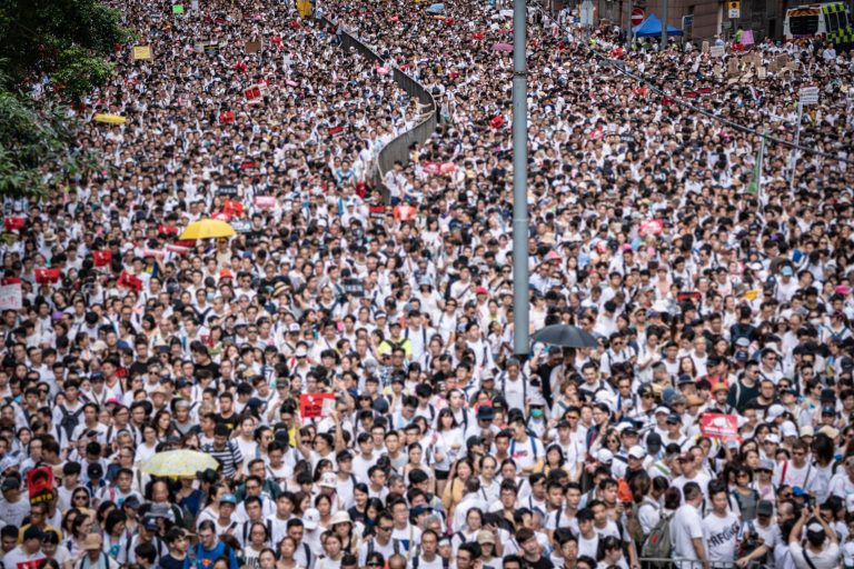Försökte USA få igång en färgrevolution i Hongkong?