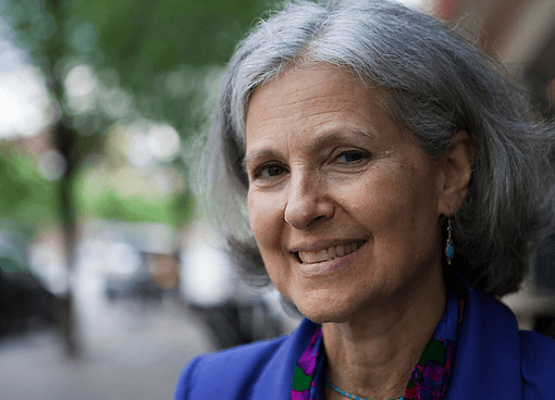 De Grönas presidentkandidat Jill Stein i USA smashar tillbaka Hillary Clinton och hyllar Assange.
