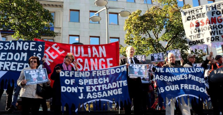 The ”Support Committe for Julian Assange in Stockholm going to solidarity manifestations in London”