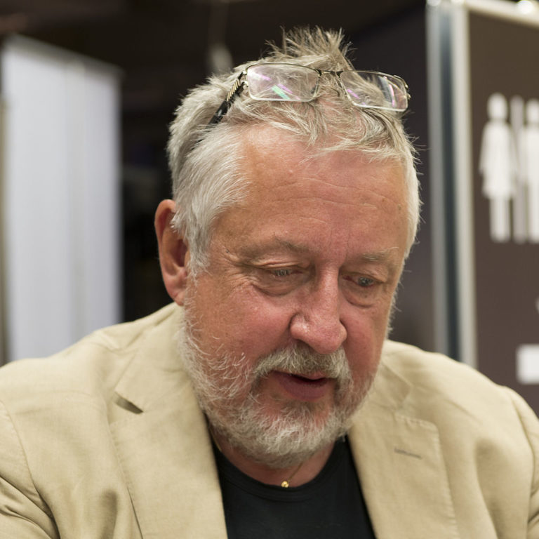 Är Leif GW Persson egentligen ”Mammas pojke?”