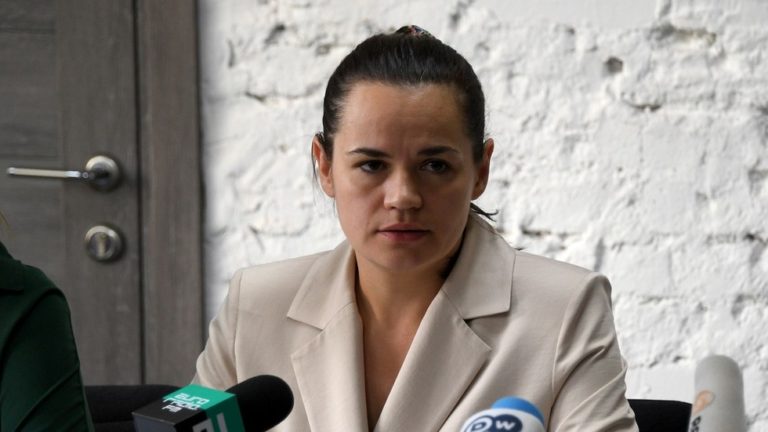 Vitryska oppositionspolitikern Svetlana Tikhanovskaya tilldelas frihetspris av EU, men ville sälja ut Belarus?!