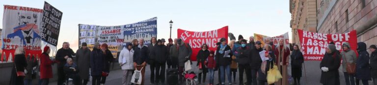 Frige Julian Assange! Från manifestationen 31 juli.