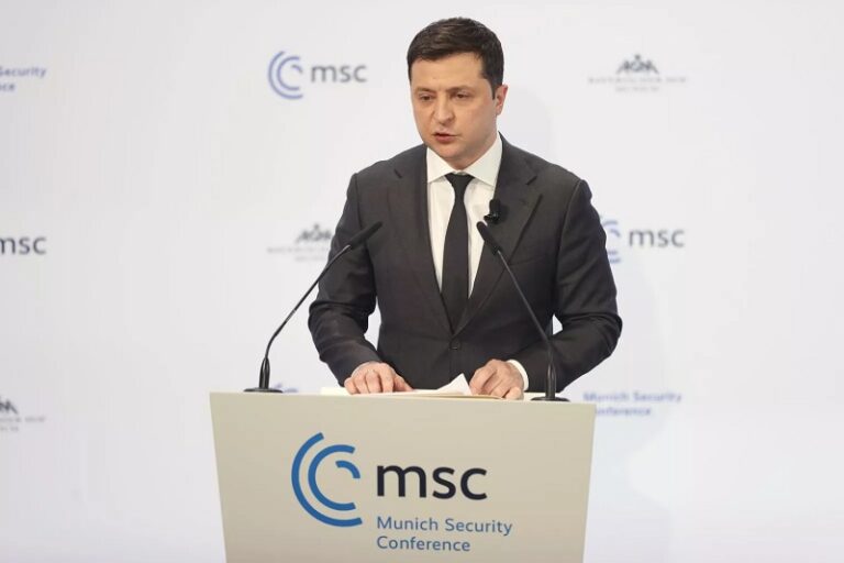 Zelensky förbjuder det största oppositionspartiet och ett tiotal andra partier i Ukraina
