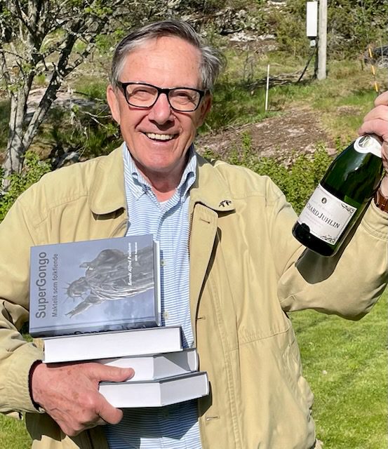 Läs SuperGongo!  Maktelit som folkfiende