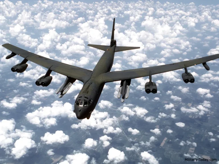 Ryssland eller USA/Nato: Vem har bäst vapen?