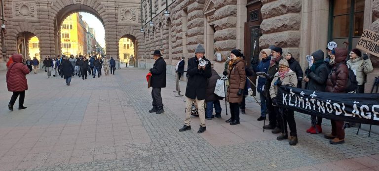 Demokratin utanför riksdagshuset försämras! Redaktörens erfarenheter
