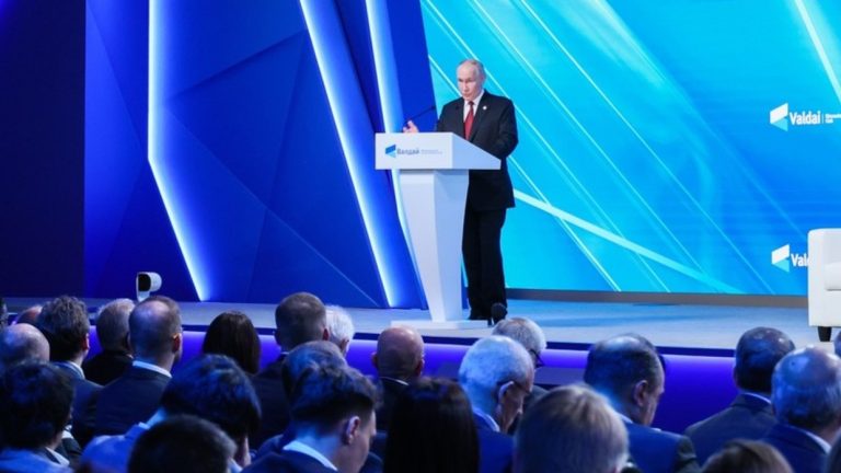 Kärnvapenkrig, Ukraina, ”AI-totalitarism”: De viktigaste slutsatserna från Putins tal vid Valdai-forumet